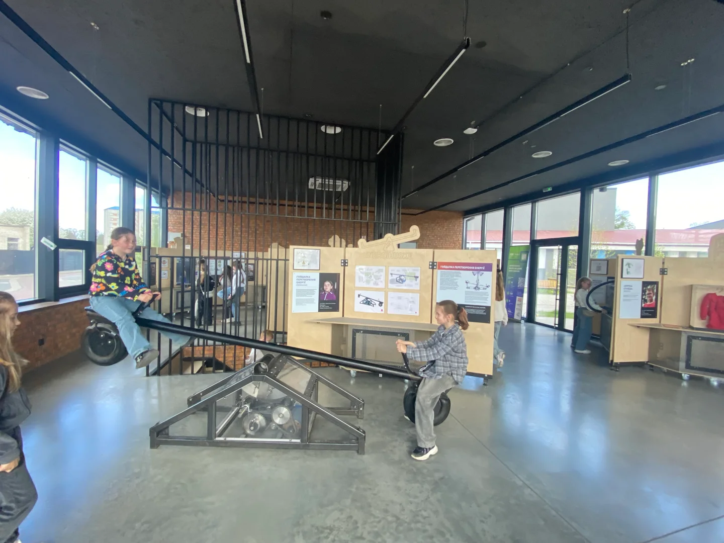 Як учні 4-В відвідали Музей науки